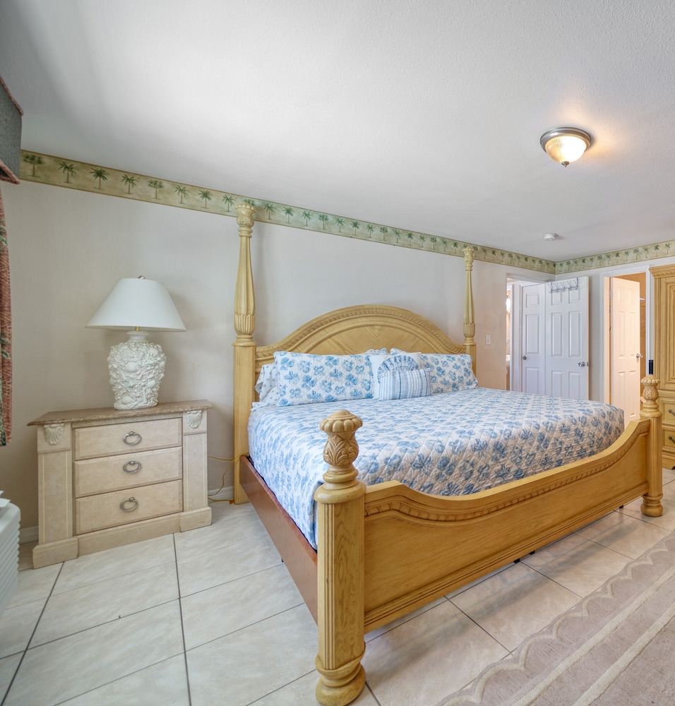Basic Room, 1 King Bed photo 1