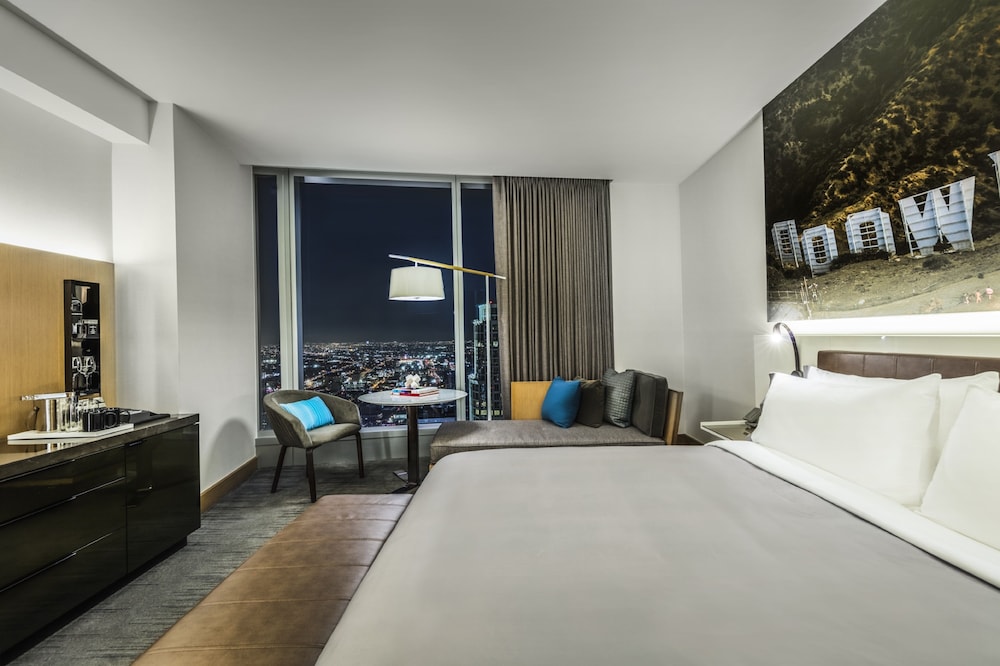 Classic Room, 1 King Bed, Accessible Bathtub, City View (Communication, Mobility)
