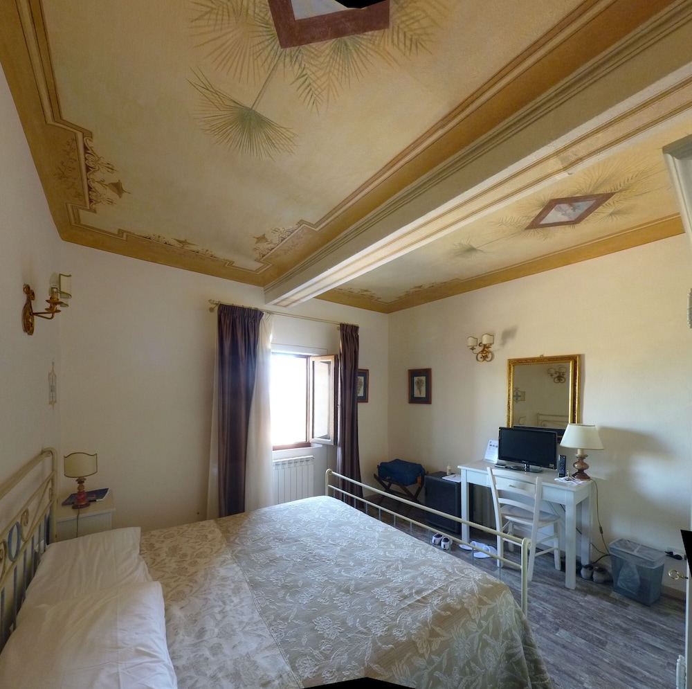 Classic Double Room, Garden View