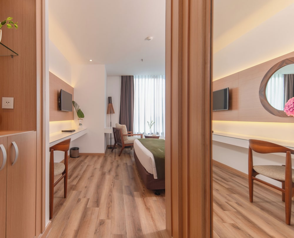 Superior King City View Room