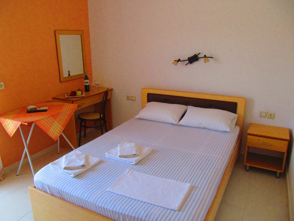 Studio, Multiple Beds, Garden View