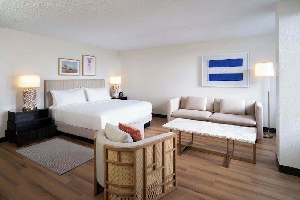 Junior Suite, 1 King Bed with Sofa bed - Photo 2