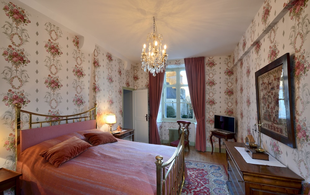 Deluxe Double Room, 1 Bedroom, Non Smoking, Private Bathroom (Pink)