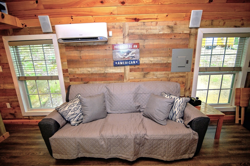 Economy Cabin photo 2