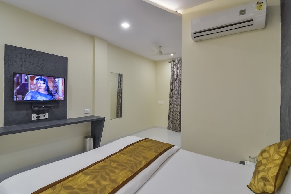 Suite Room - Photo 15