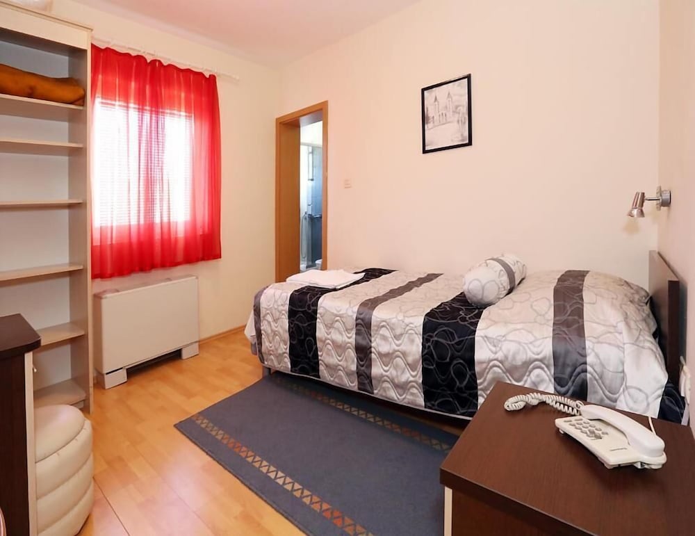 Single Room photo 2