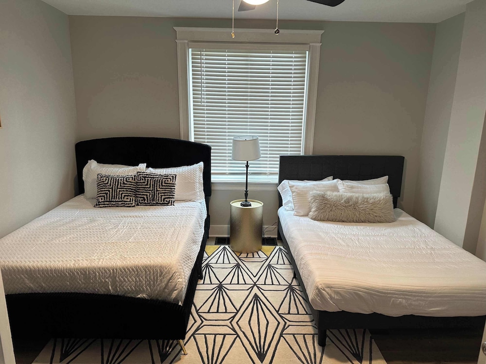 Condo, 1 Queen Bed, Kitchen photo 3