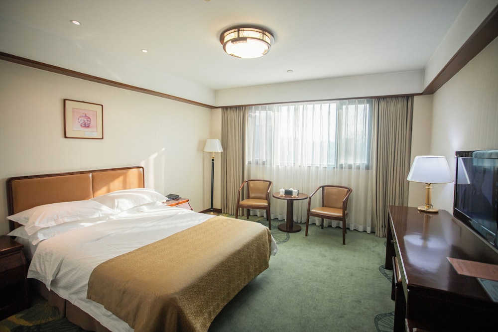 Standard Queen Room
