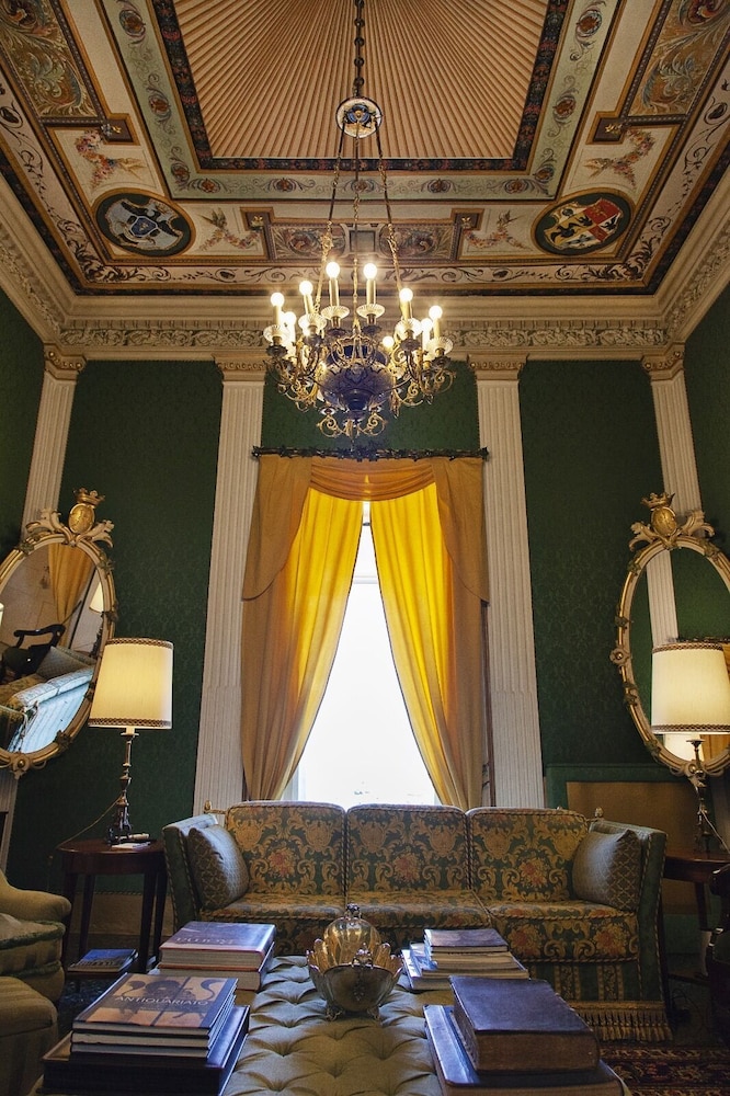 Royal Room - Photo 6
