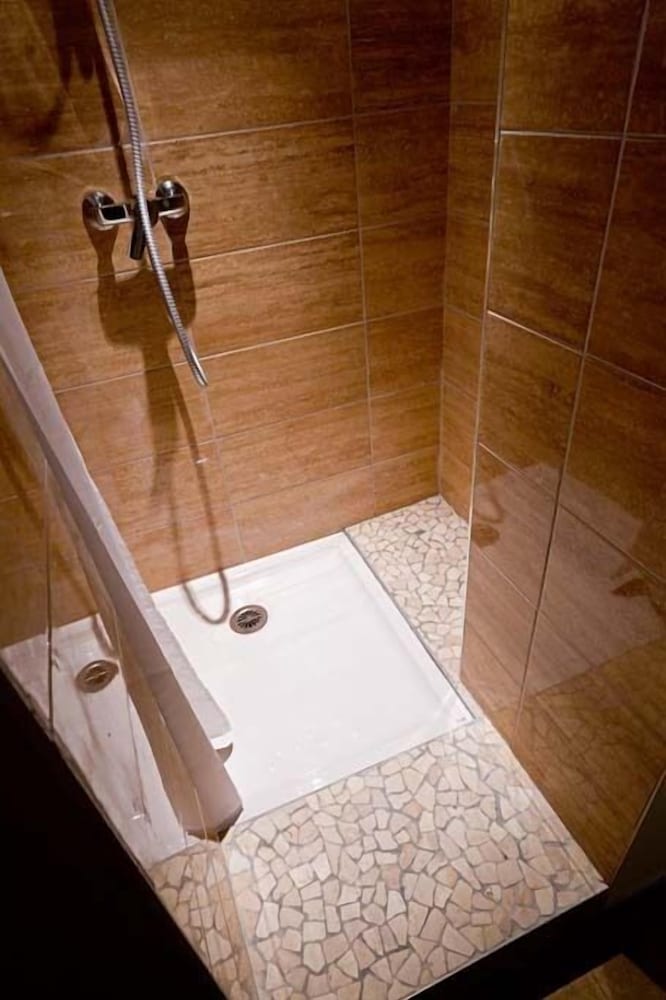 Double Room - Photo 10
