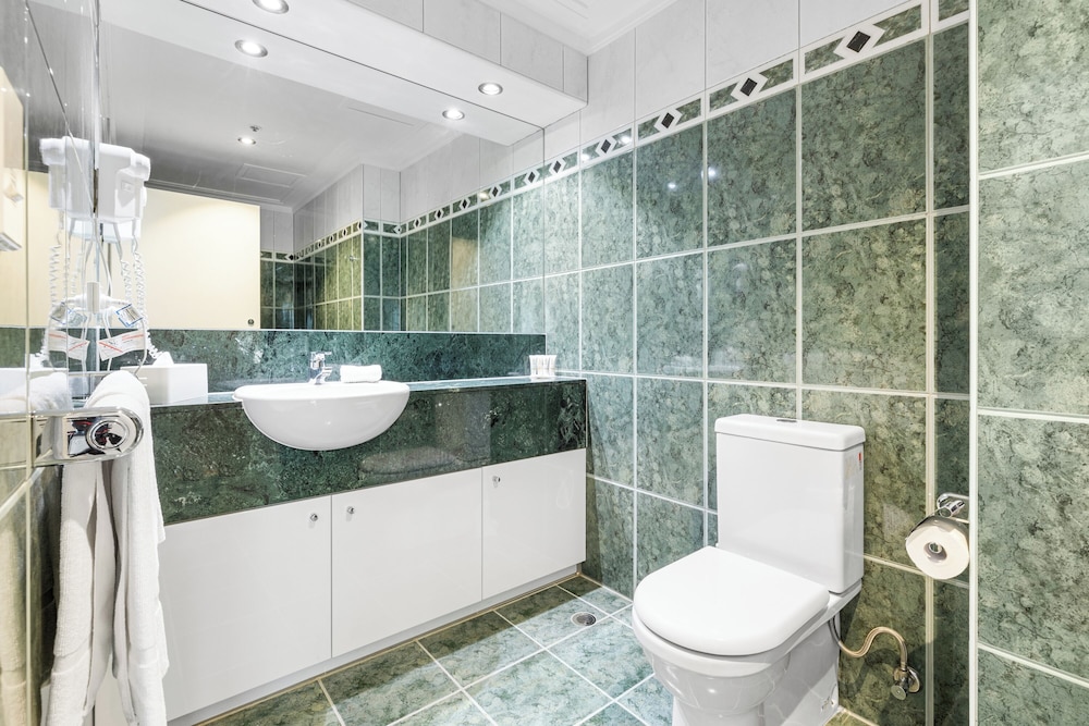 Penthouse Flinders Reach Suite thumbnail 6