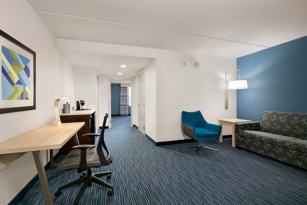 Suite, 2 Queen Beds, Accessible (Mobility) - Photo 4