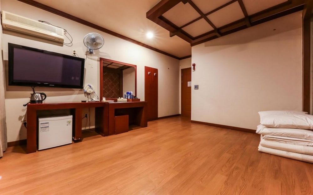 Room (Ondol Daecheon Port View) photo 3