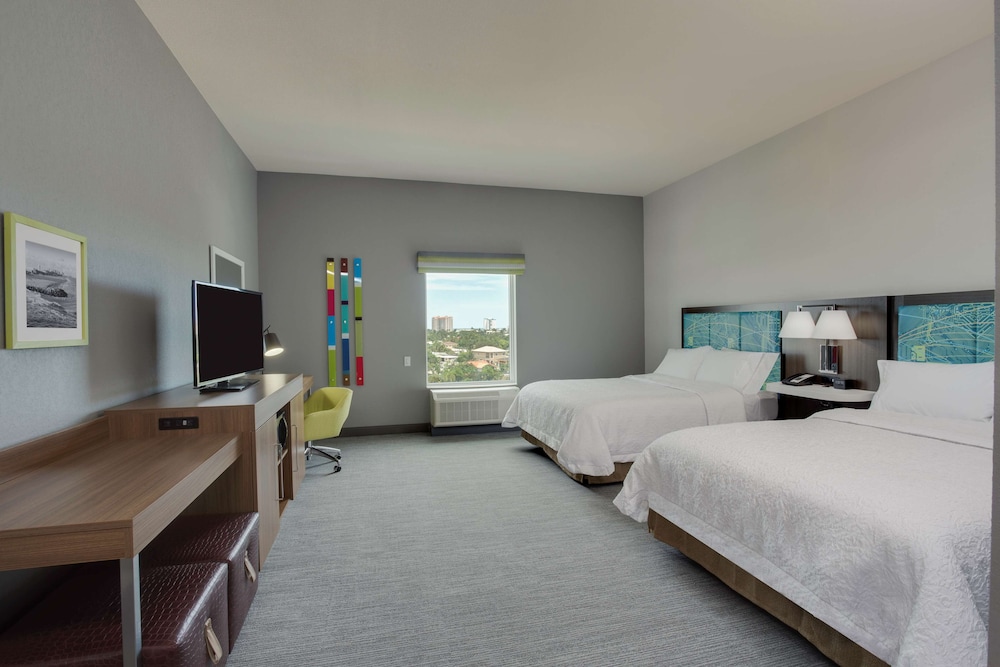 Room, 2 Queen Beds, Accessible, Bathtub (Mobility & Hearing)