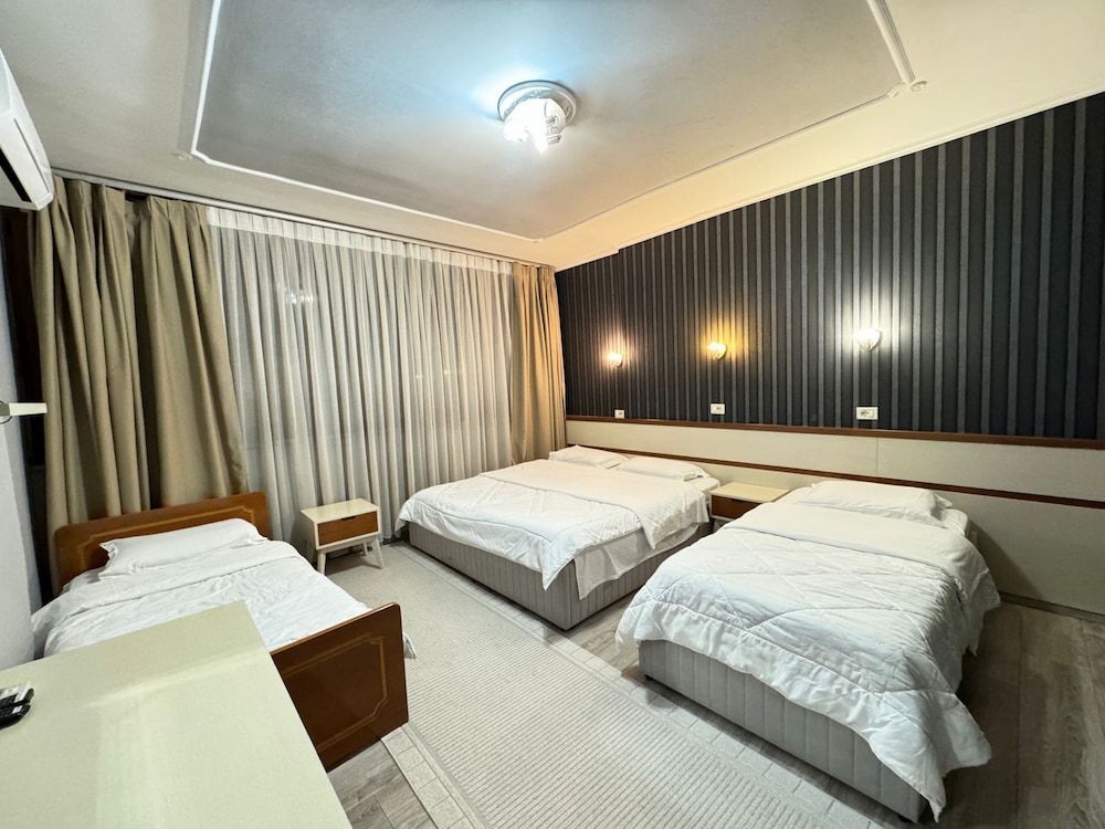 Economy Quadruple Room photo 2