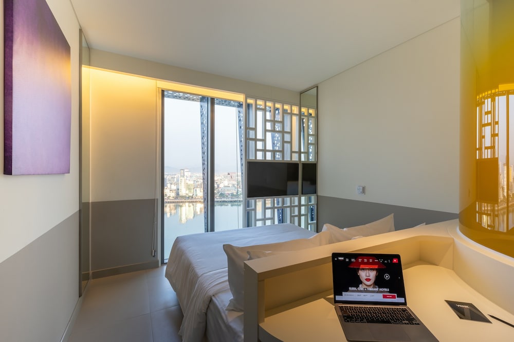 Room, 1 Queen Bed, River View - Photo 4
