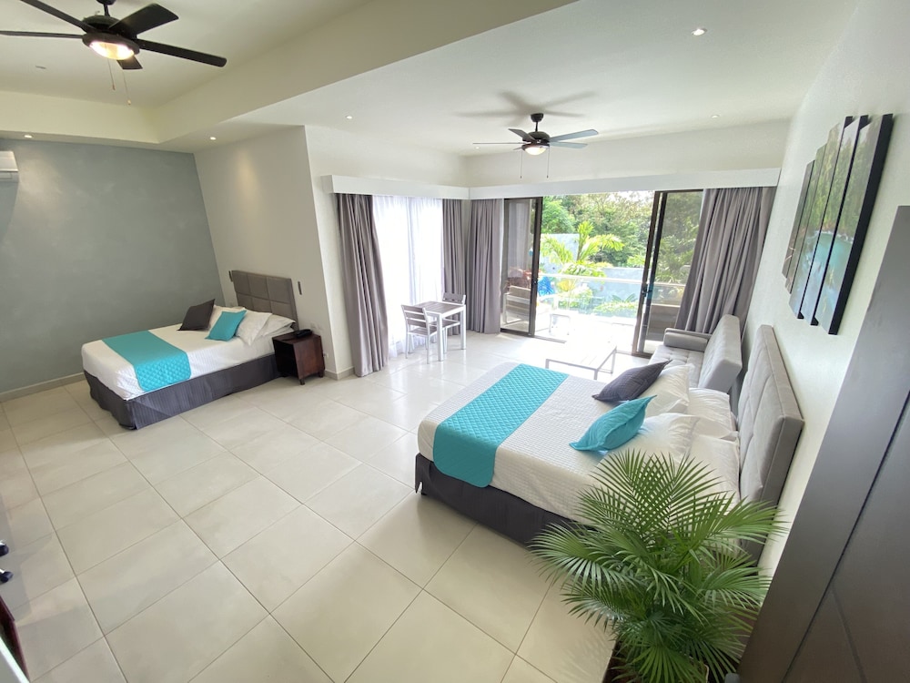Premium Quadruple Room (Naoz)