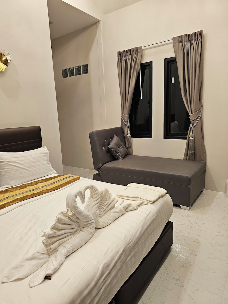 Deluxe Triple Room - Photo 10