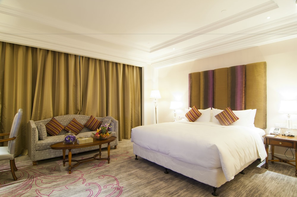 Deluxe Room, 1 Queen Bed photo 1