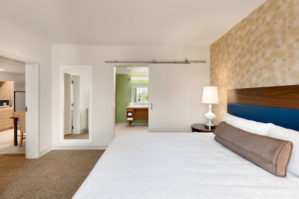 Suite, 1 King Bed, Accessible, Non Smoking (Hearing) photo 3