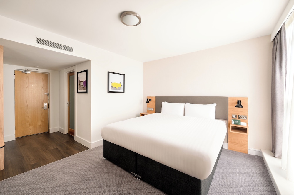 Standard Room, 1 King Bed - Photo 3