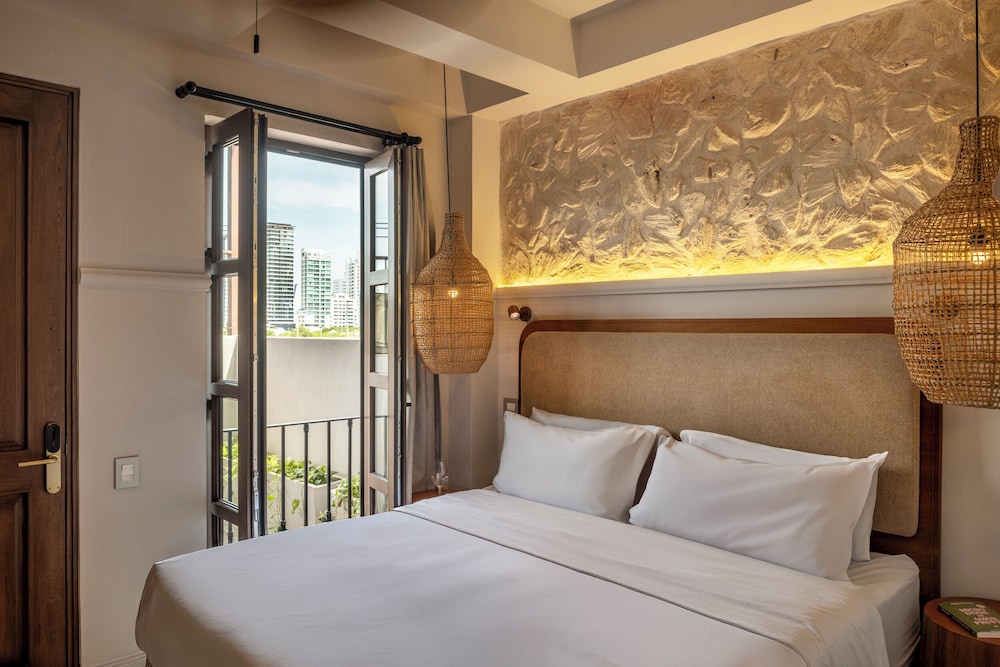 Superior Double Room, City View