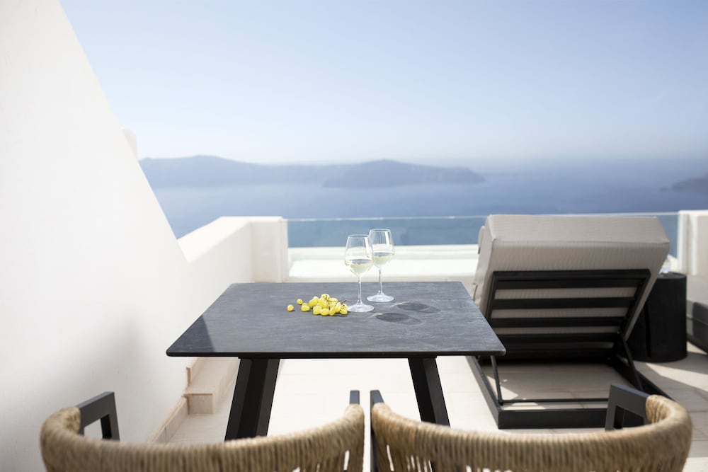 Suite, Jetted Tub, Caldera & Sea View (VIP) - Photo 12
