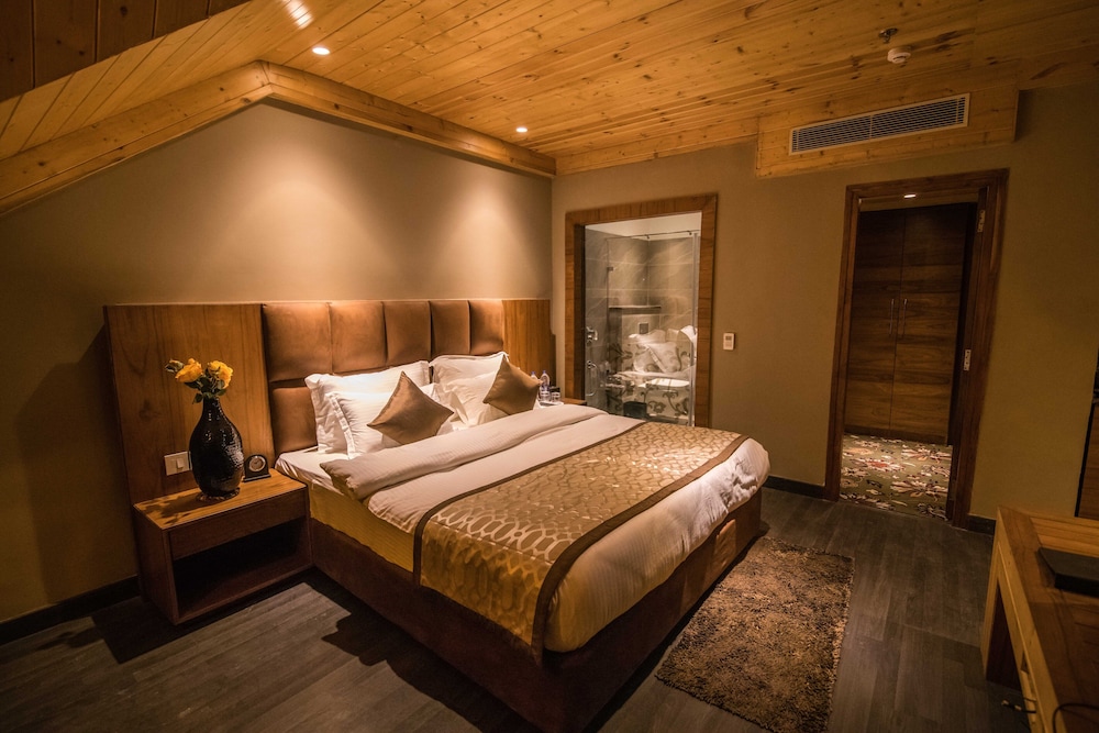 Luxury Room, Balcony - Photo 13
