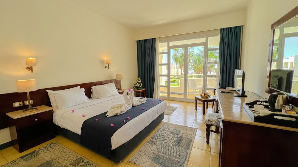 Superior Room, Pool View