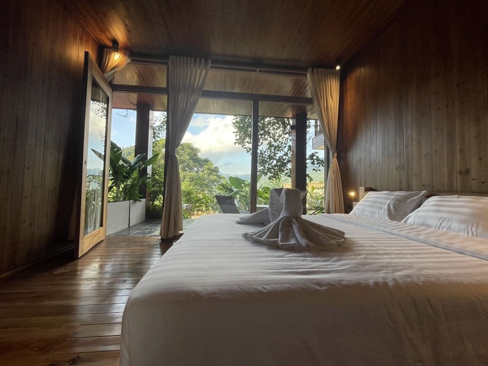 Deluxe Room, Balcony, Mountain View photo 2