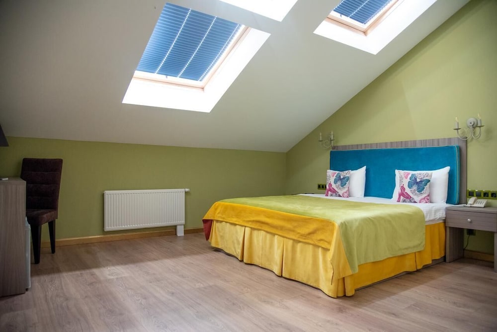 Standard Room, 1 King Bed photo 1