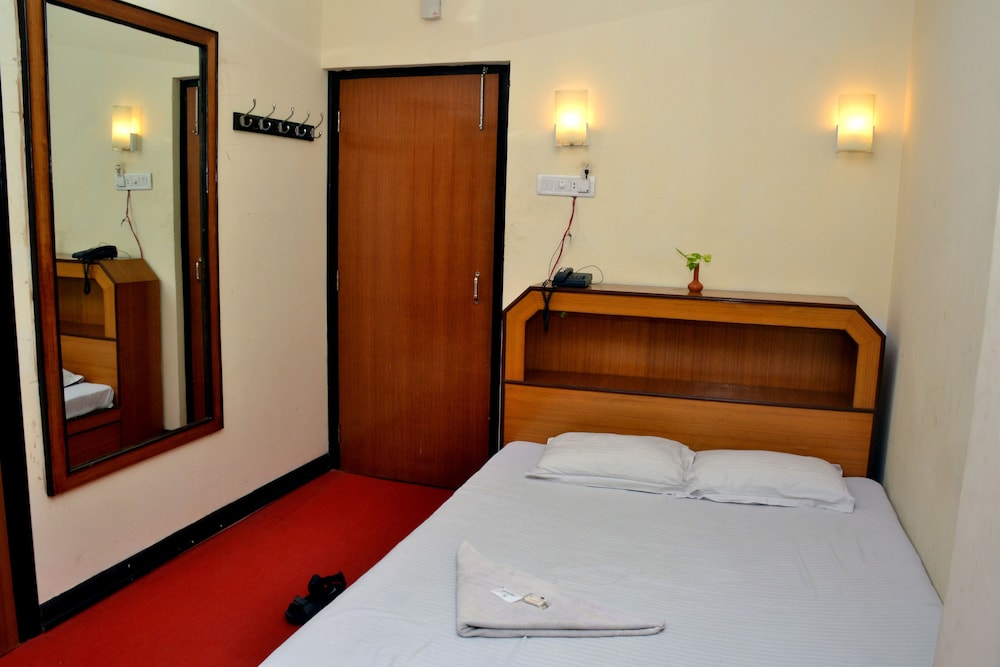 Deluxe Double Room (With Ac) photo 2