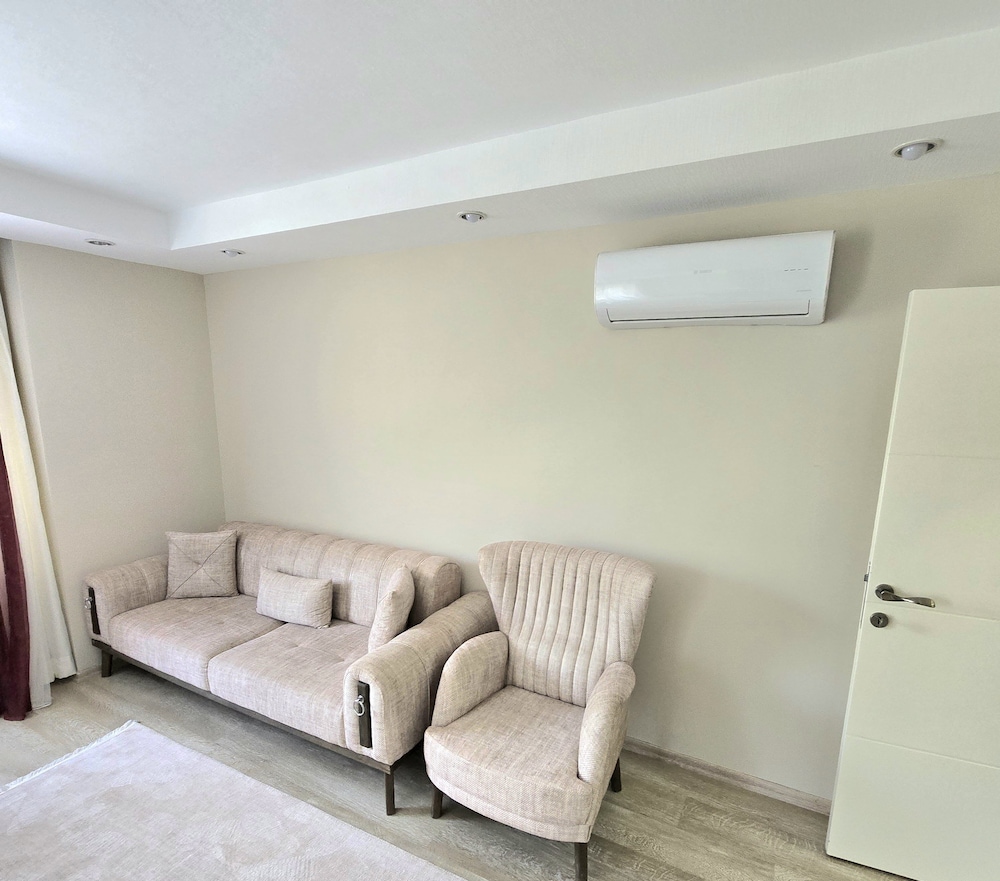 Classic Apartment, 1 Bedroom, Non Smoking, Courtyard View thumbnail 6