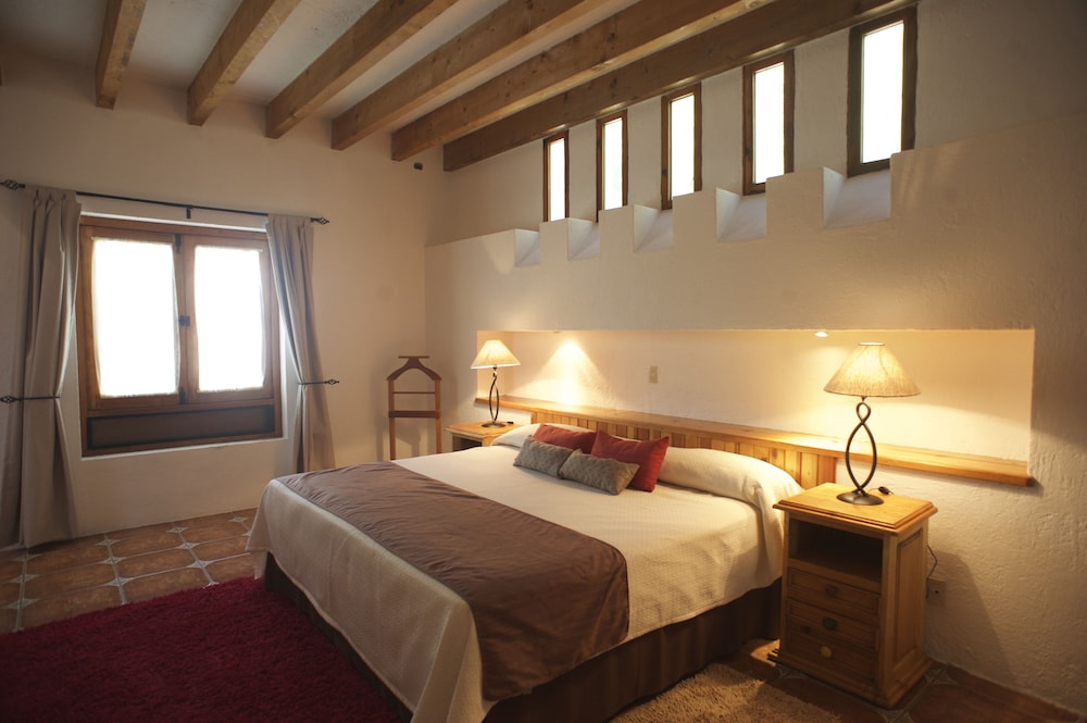 Standard Room, 1 King Bed photo 1