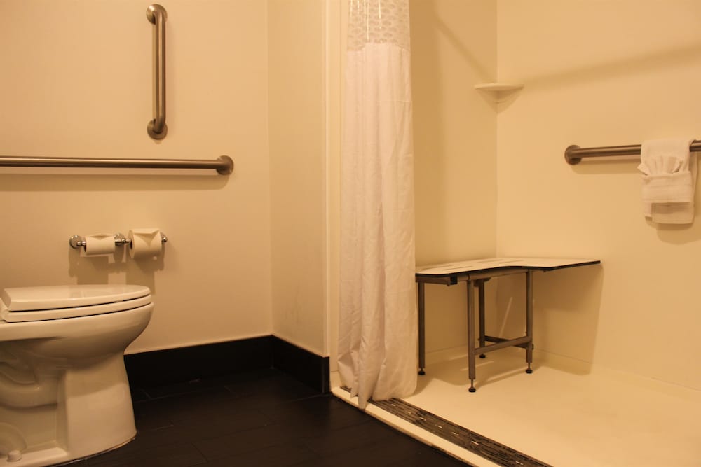 Room, 2 Double Beds, Accessible, Non Smoking - Photo 4