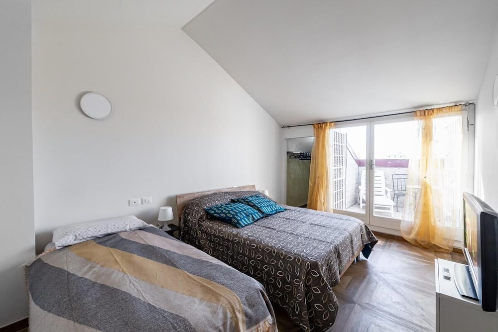 Comfort Triple Room, City View