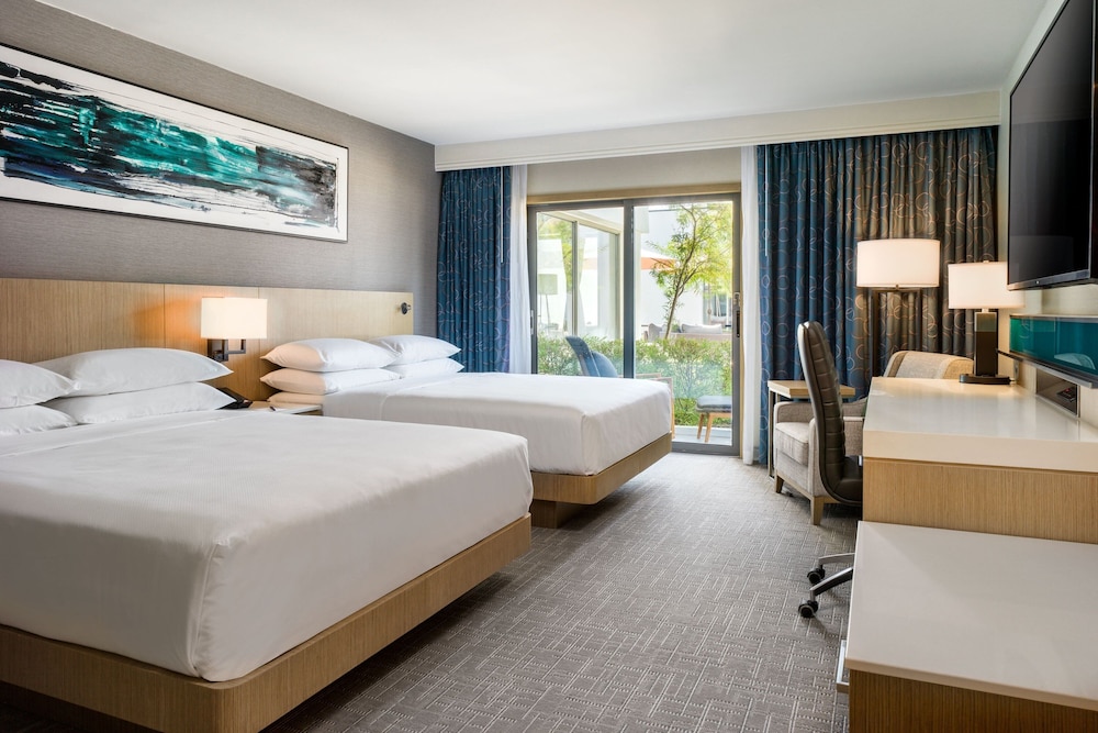 Club Room, 2 Queen Beds, Patio, Garden View - Photo 1