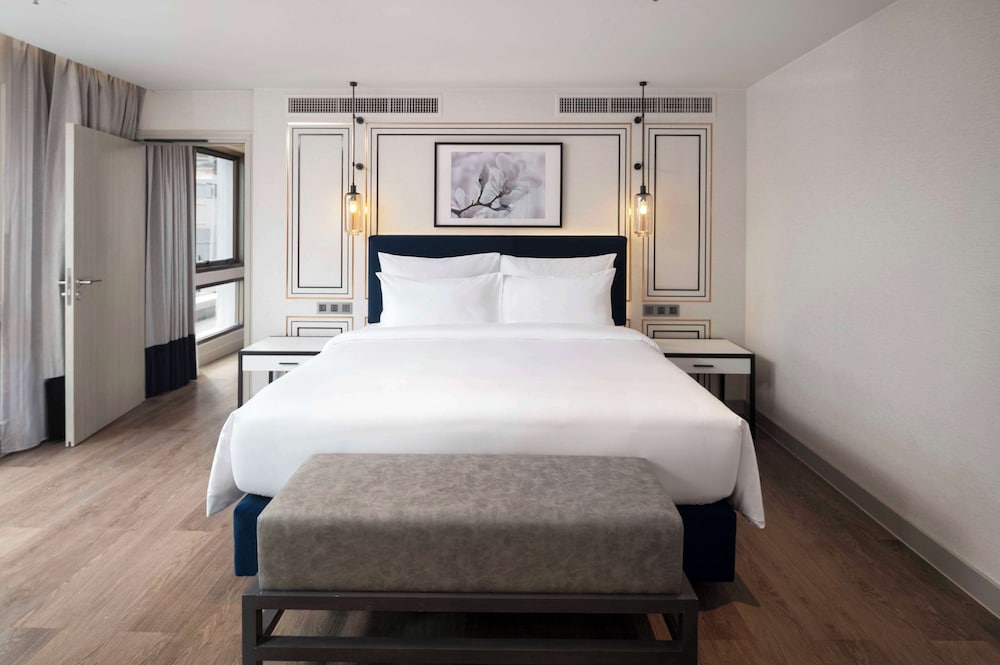 Suite, 1 Bedroom photo 2