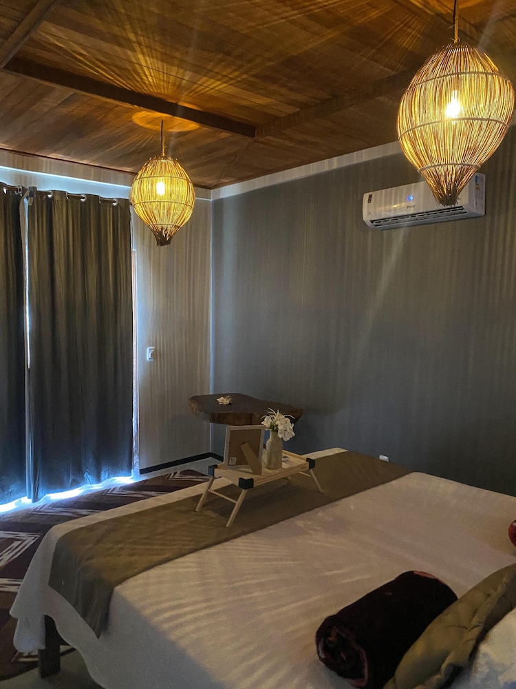 Deluxe Double Room, Beach View photo 1