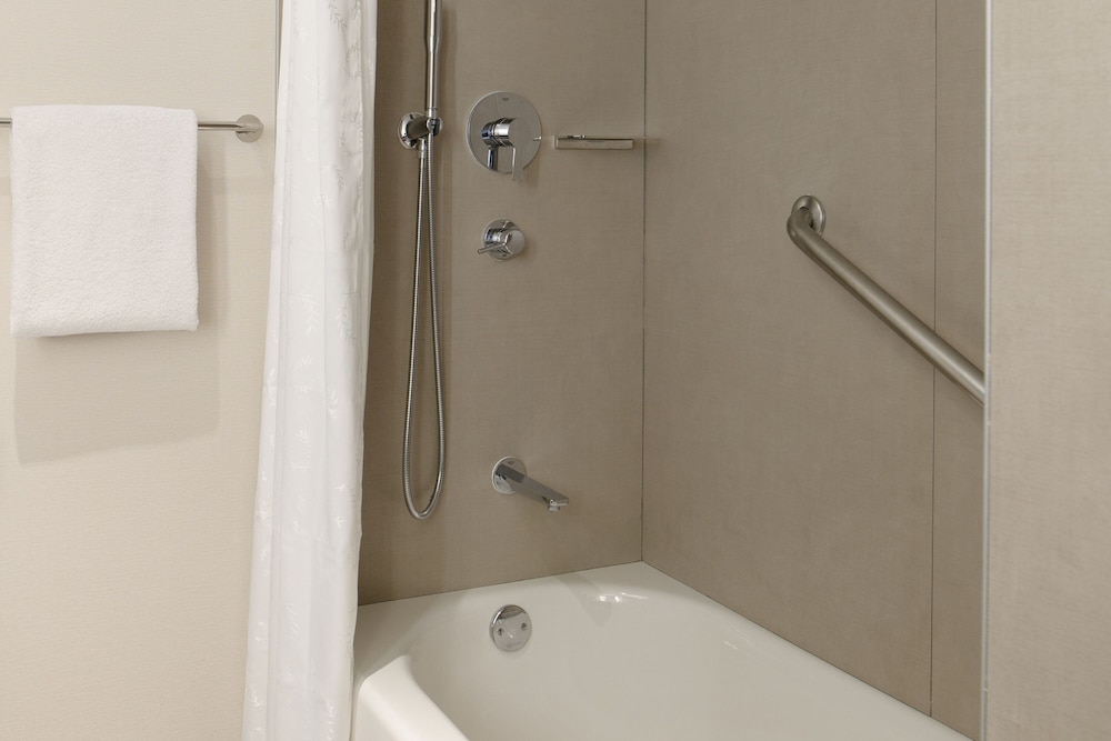 Premium Room, 2 Queen Beds - Photo 12