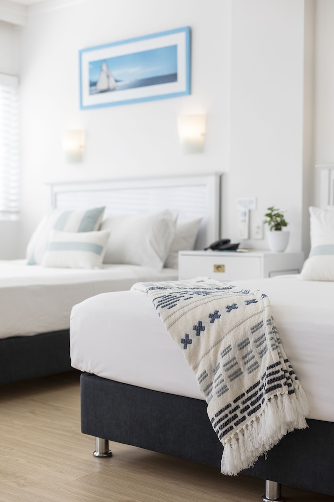 Ocean Twin Queen Room - Photo 2