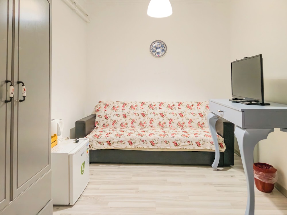 Economy Twin Room photo 3