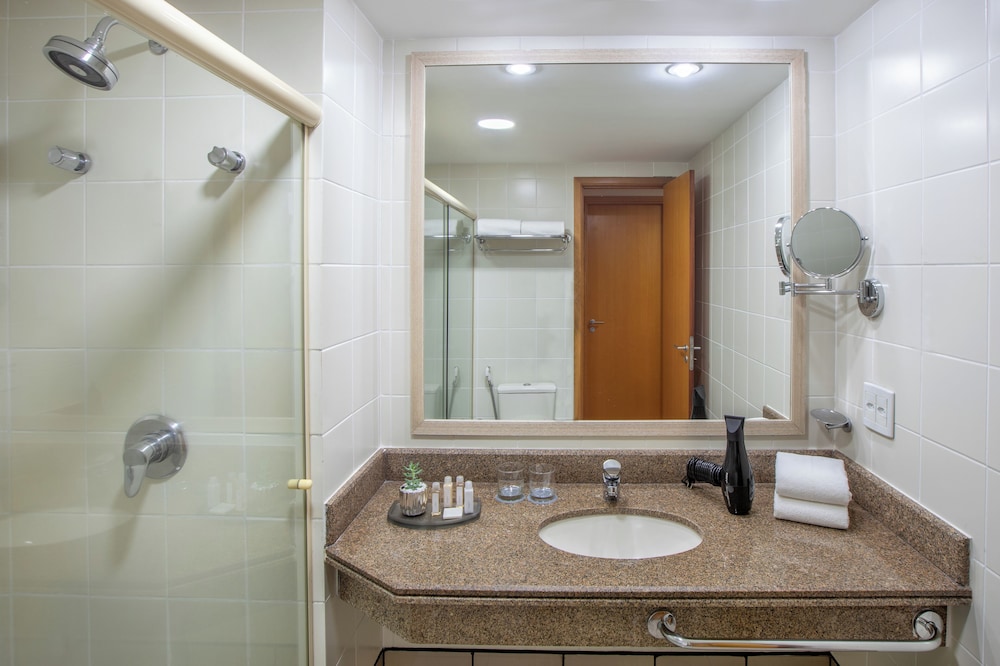 Standard Room (Queen) - Photo 5