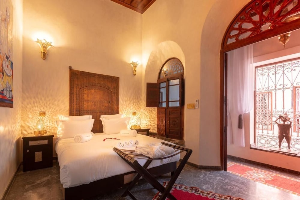 Luxury Double Room, 1 Queen Bed, Bathtub, Ground Floor (03 BAB BOKKALA)