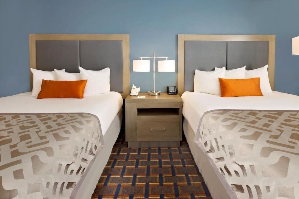 Suite, 2 Queen Beds, Non Smoking - Photo 2