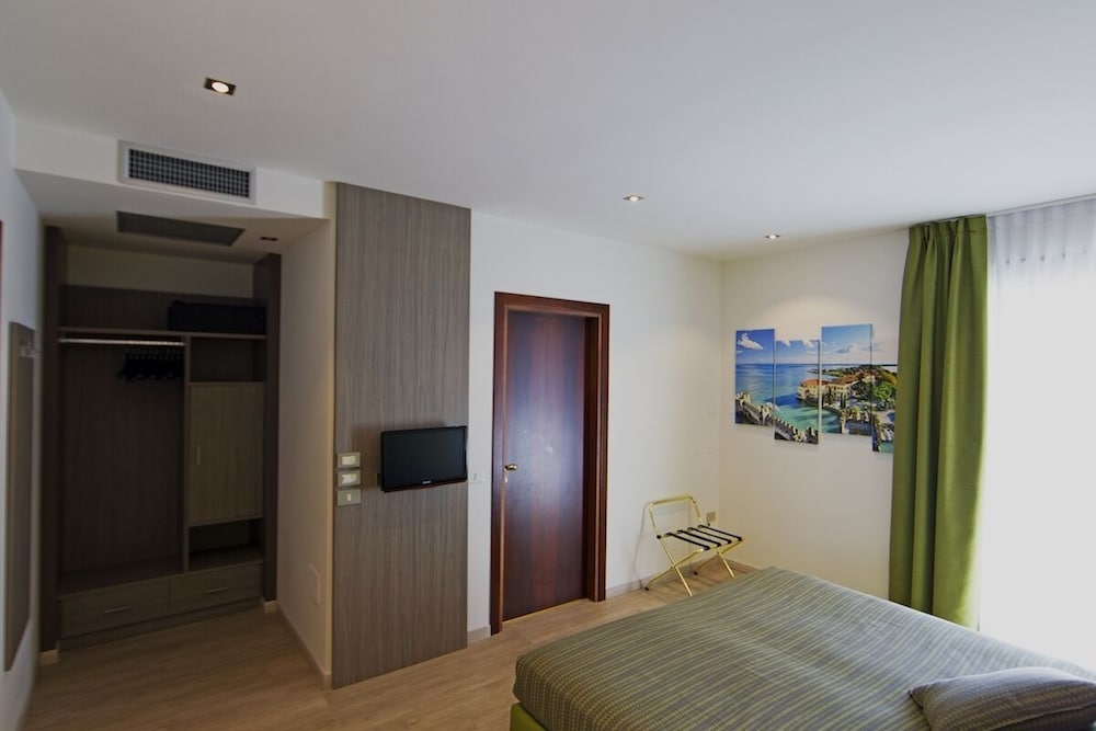 Double or Twin Room, Balcony, Pool View - Photo 7