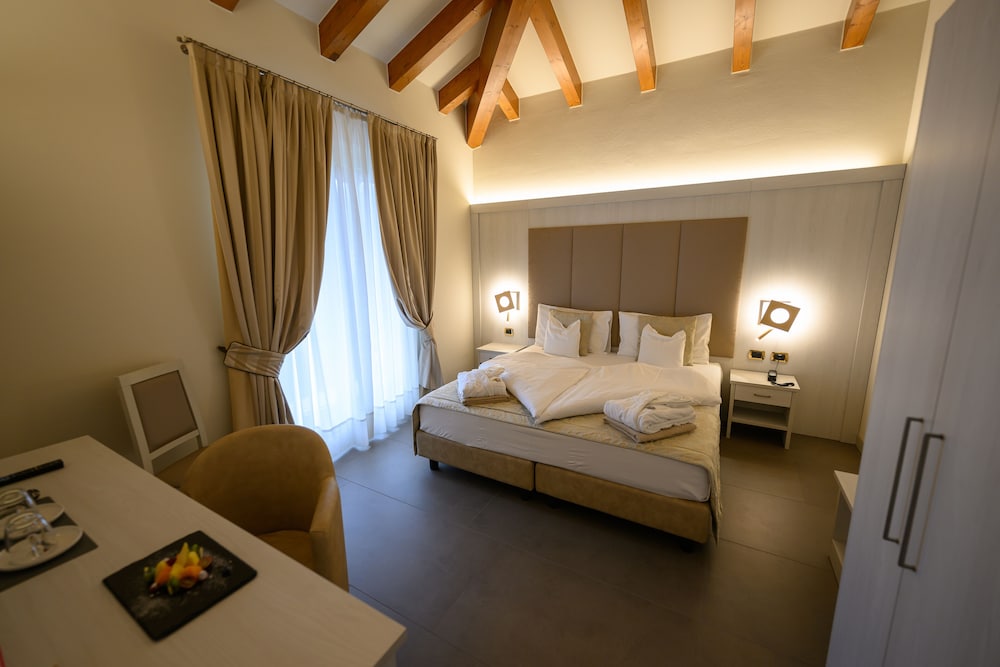 Romantic Double Room, Balcony photo 2