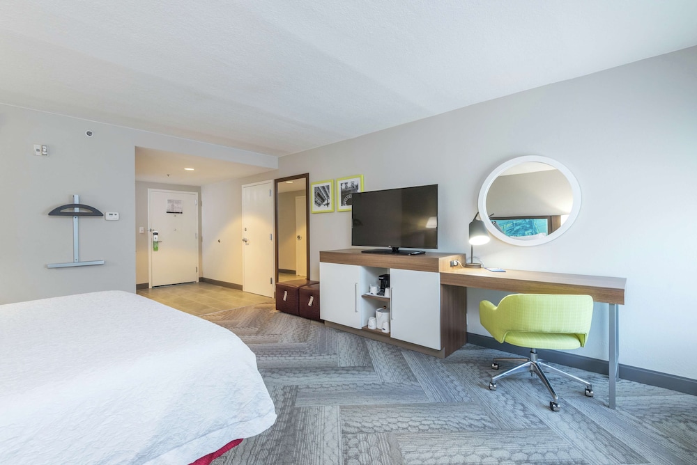 Room, 2 Queen Beds, Accessible (Roll-In Shower) - Photo 5