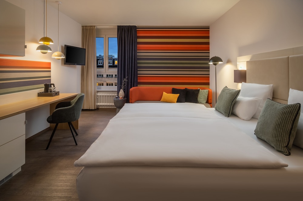 Deluxe double room garden side
