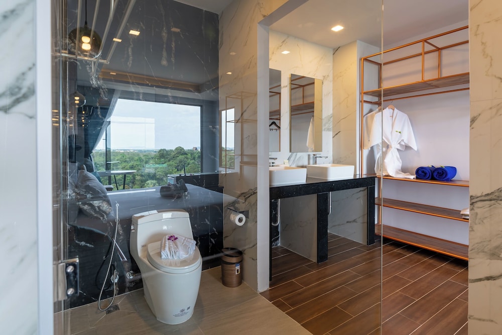 Premium Family Suite - Photo 19
